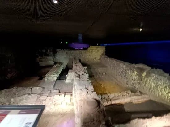 Crypte Archeologique Notre-Dame Du Bourg