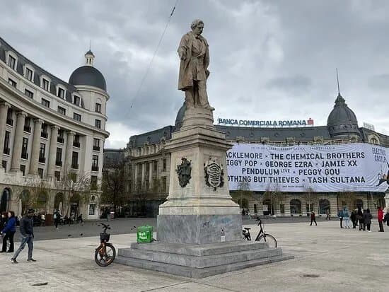 Statua di Ion Heliade-Radulescu