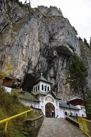 Lalomita Cave
