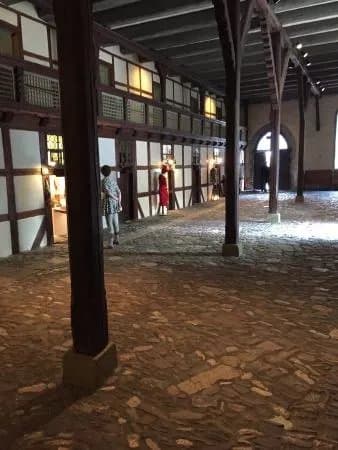 Kunsthandwerk Im Grossen Heiligen Kreuz