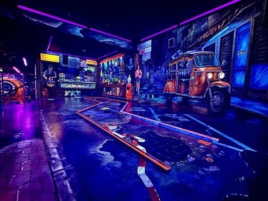 Glowing Rooms – 3D Schwarzlicht Minigolf Dortmund