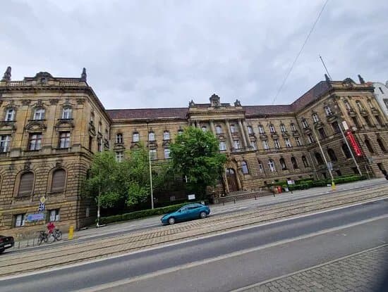 Marszalka Jozefa Pilsudskiego Building
