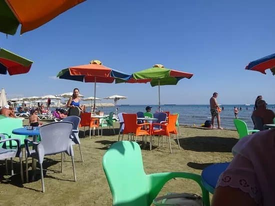 Fini's Beach Bar