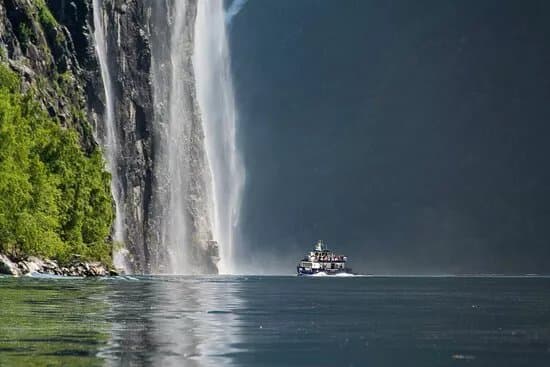 Alesund Geiranger Fjordcruise By Boat