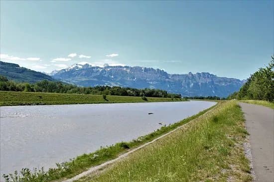 Alte Rheinbrucke Vaduz-sevelen