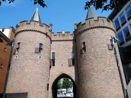 Sabelspoort of Eusebiuspoort uit 1357