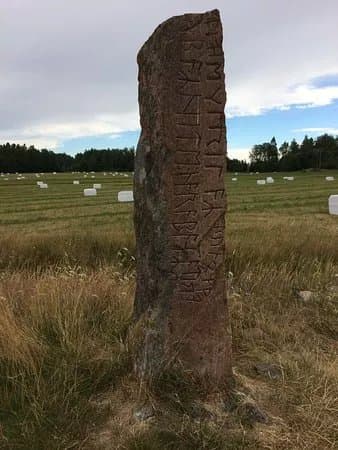 Runstenen vid Jarsberg