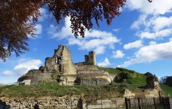 Kasteelruine & Fluweelengrot