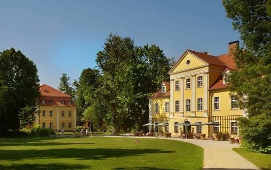 Lomnica Palace