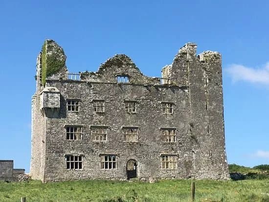Leamaneh Castle