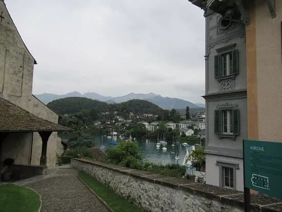 Haus Le Roselier Und Rosengarten