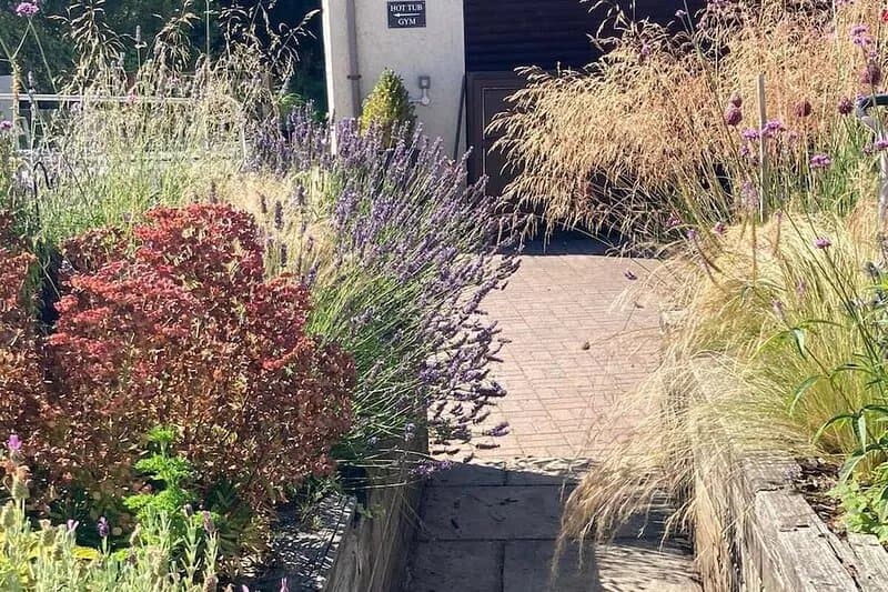 Minutes from Pen y fan and Storey Arms , Brecon Beacons , hot tub , steam room .