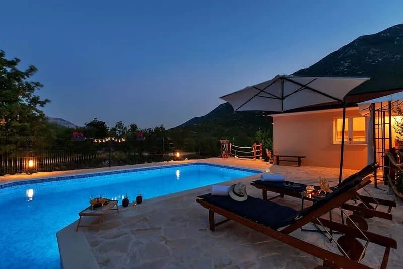 Villa Melita with heated pool in Biokovo Nature Park near Makarska