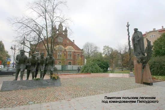 Jozef Pilsudski Statue