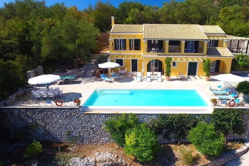 Stylish Villa and Large Infinity Pool (heating at extra cost) Stunning Views