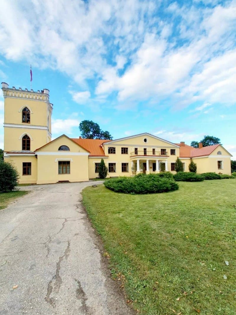 Dzerbene Manor