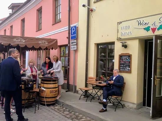 Wine & Smile bar