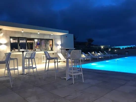 Sky Lounge & Pool
