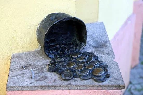 Sculpture The Pot with Money