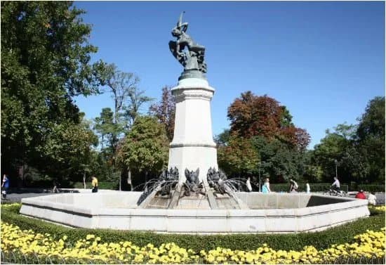 Fuente del Angel Caido