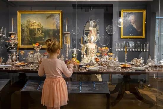 Waterford Treasures: Irish Silver Museum