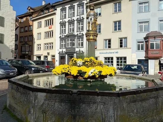 Brunnen am Platz