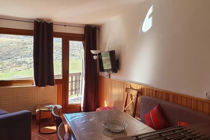 apartment for 5 persons, 41m2, with a balcony view on the mountain and at 10