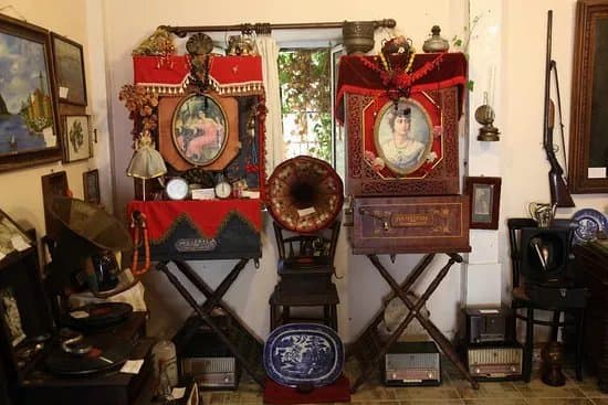 Phonograph Museum and Folklore