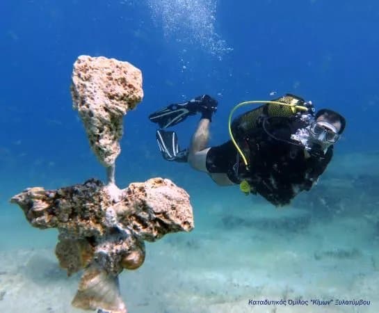 Underwater sculpture park