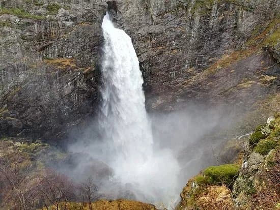 Manafossen Falls and Man Farm