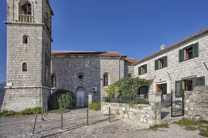 Detached Seafront House. 3 Bedrooms, 2 Bathrooms.