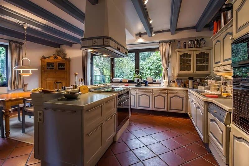 Bright, Spacious 'Duplex' * Little Paradise, 25 min to Hamburg City Center