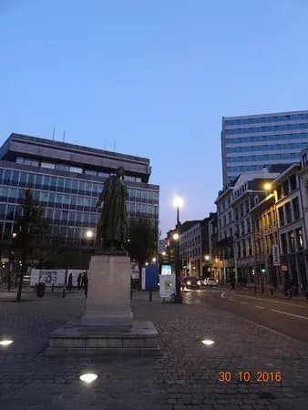 Statue: Gabrielle Petit at place St Jean