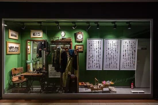 Muzeum Guzikow w Lowiczu