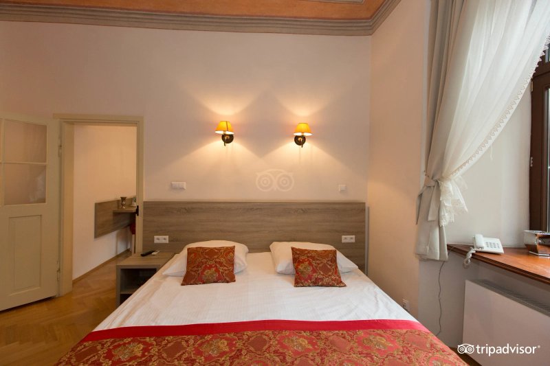 Hotel Santi