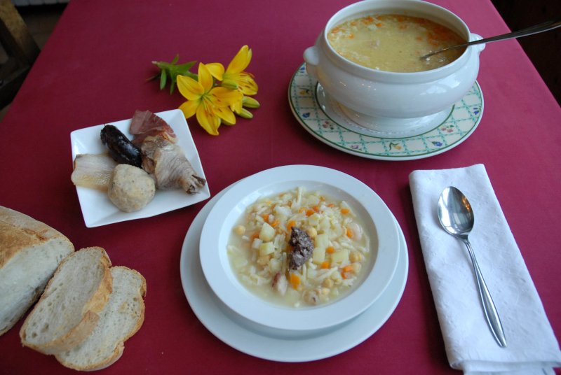 Hostal Restaurante Ostau Dera Nheu