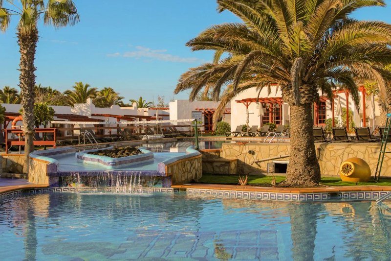 Castillo Club Lake