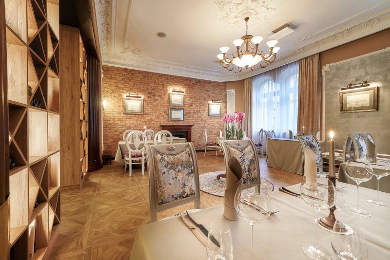 ID Bar & Restaurant