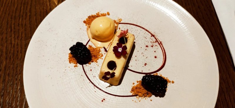 BANG restaurant & wine bar