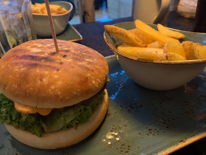 HANS IM GLUECK Burgergrill & Bar