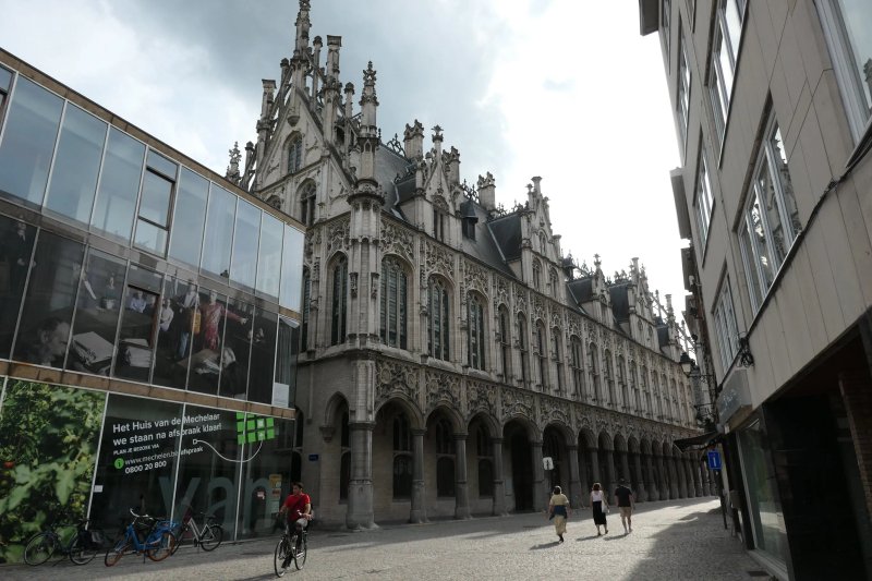 The People of Mechelen's Building - Huis van de Mechelaar