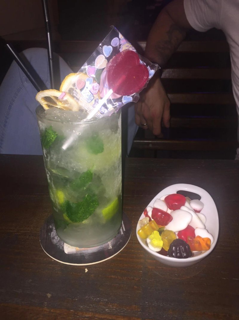 Clandestino Cocktail Pub
