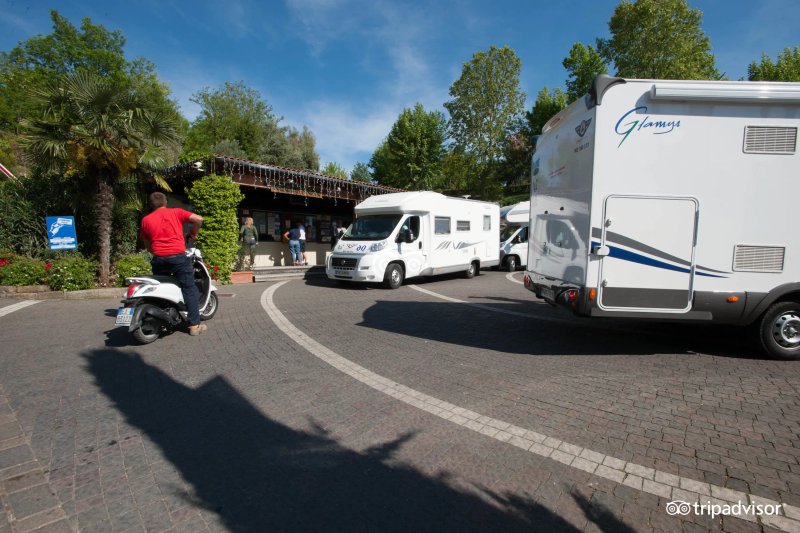 Hu Roma Camping In Town