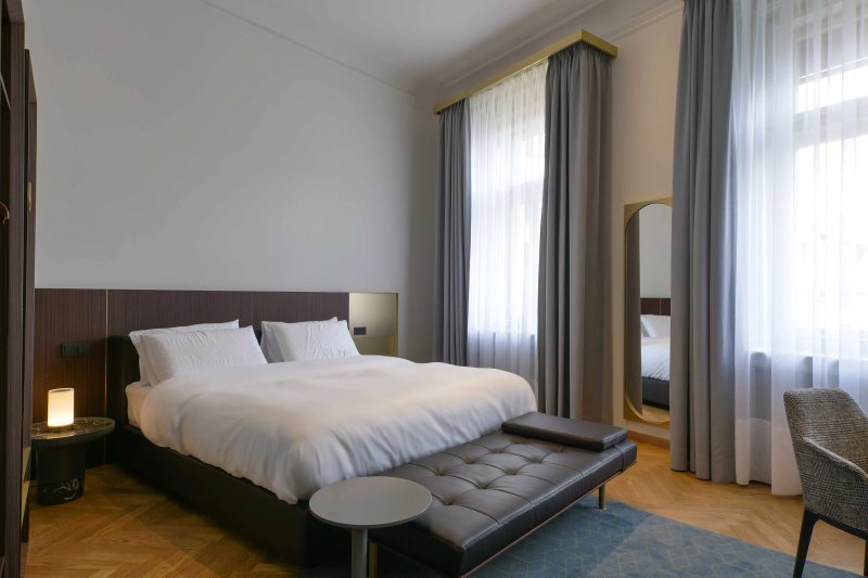 Hotel Golden Crown