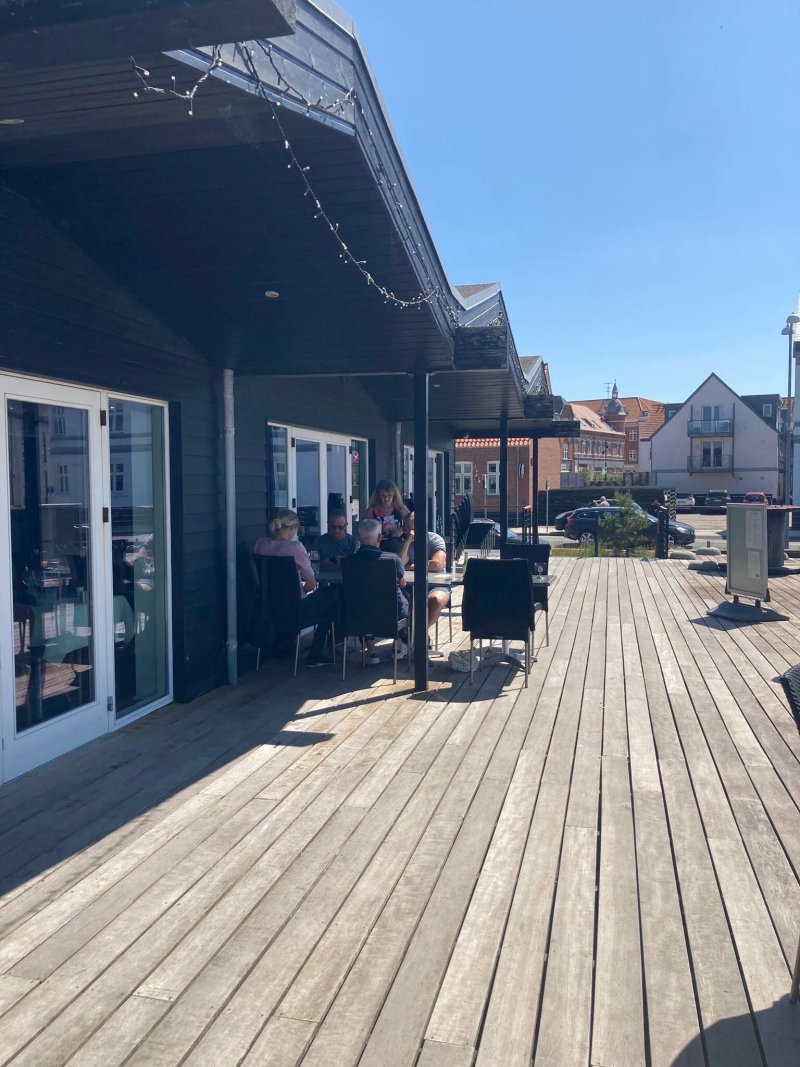 Restaurants & cafés