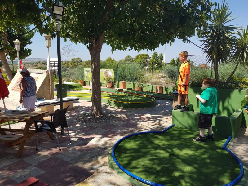 Mini Golf Restaurant & Bar