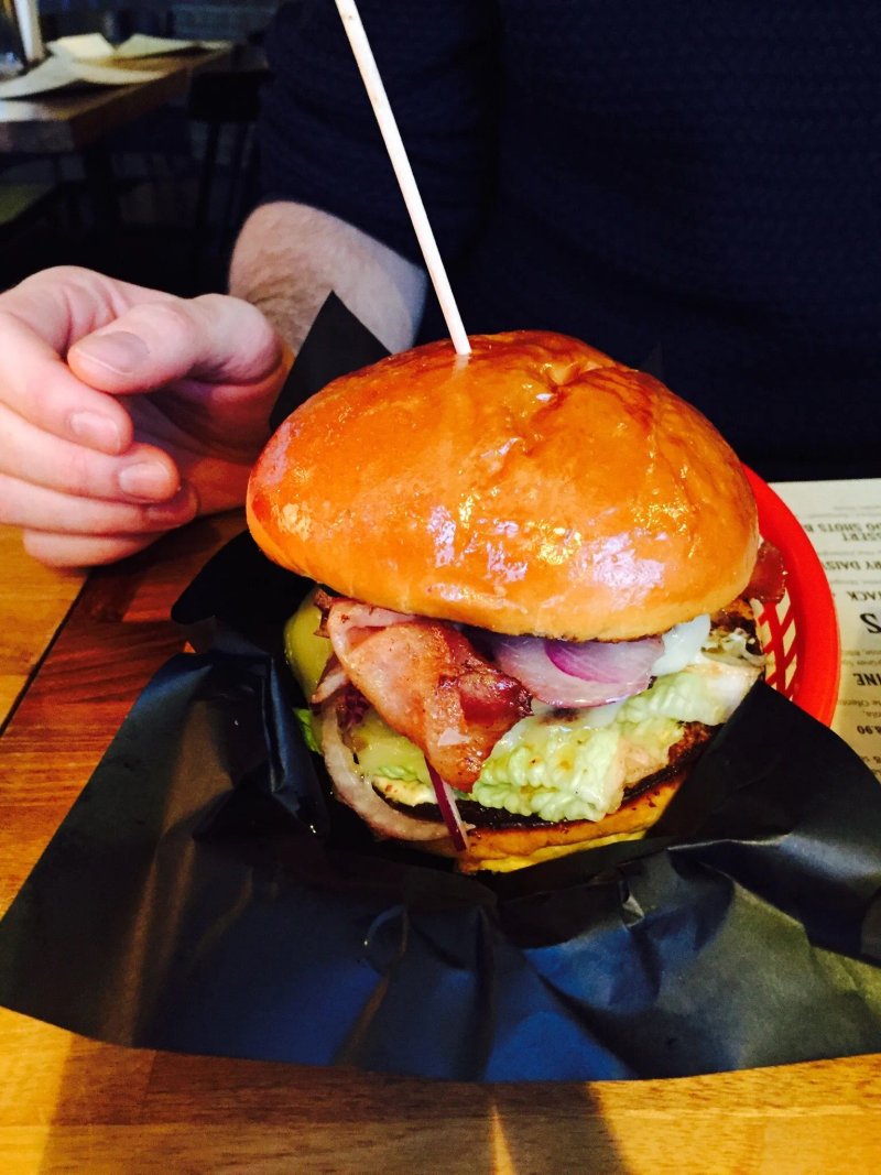Ronnie Biggs - Burger & Drinks