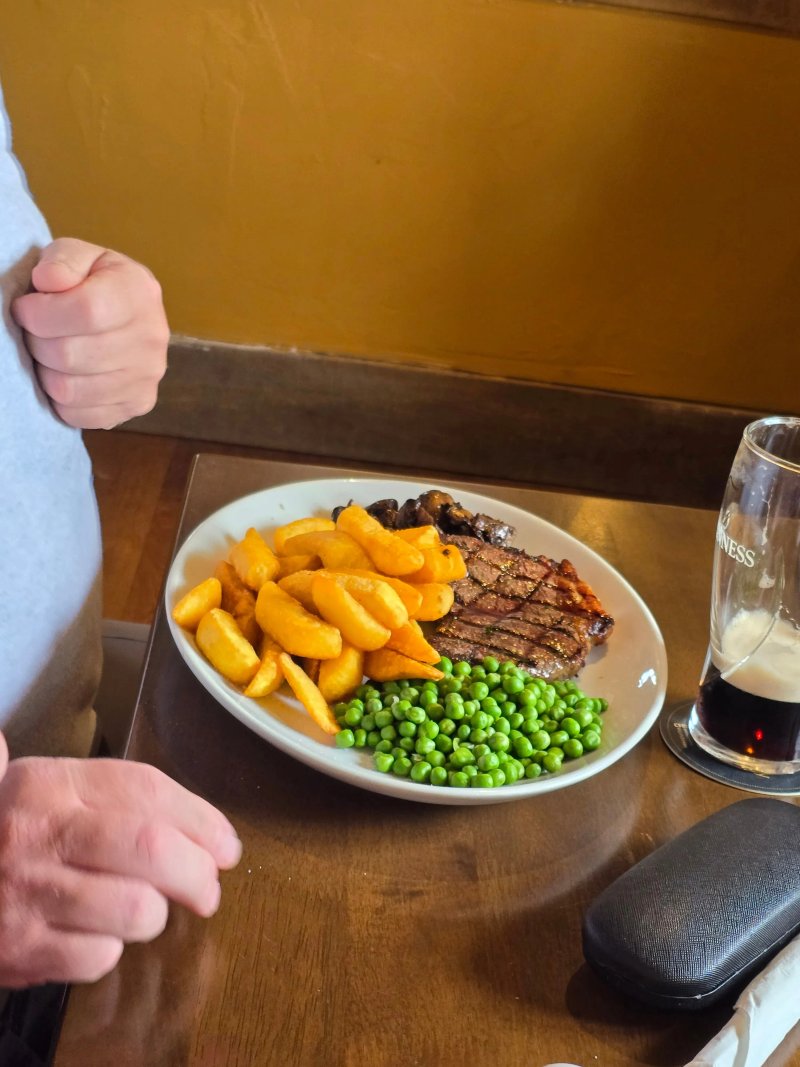 Ye Olde Hobnails Inn - Family Pub