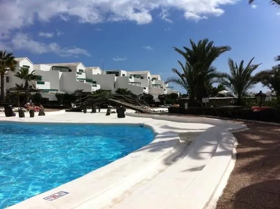 Las Coronas Apartments