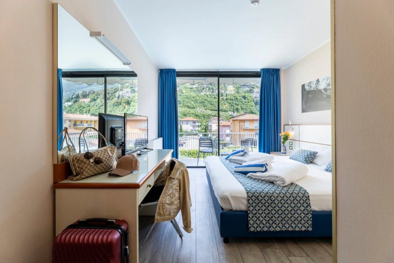 Hotel Holiday